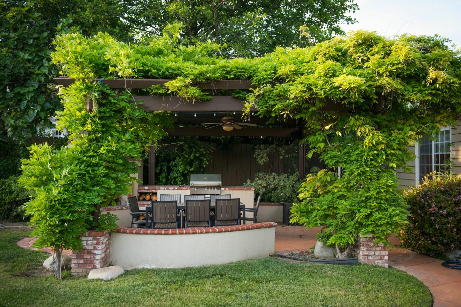 Garden pergola planter scaled