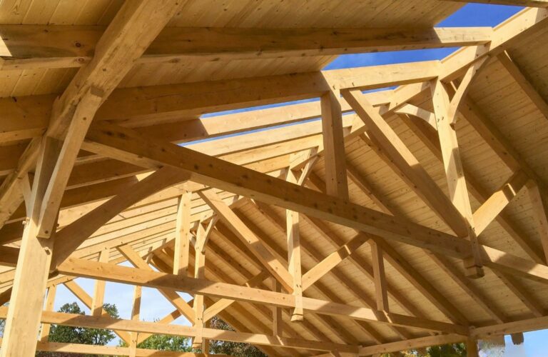 Timber Framing Vs. Traditional Construction Key Differences Explained 1 768x500 f50 50